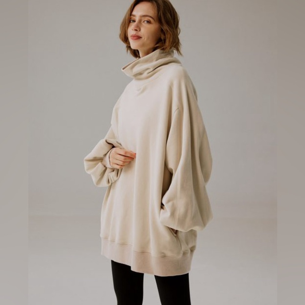 LIT Active Whisper Oversized turtleneck women’s size medium